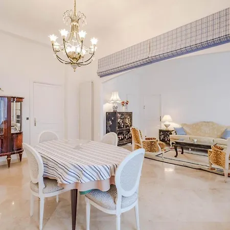 Relax In Style Centrally Located