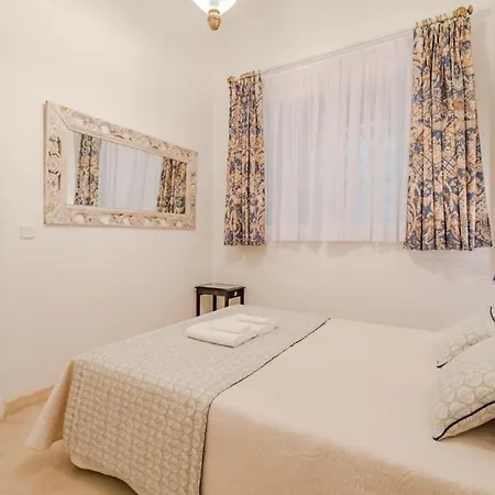 Relax In Style Centrally Located Apartment *